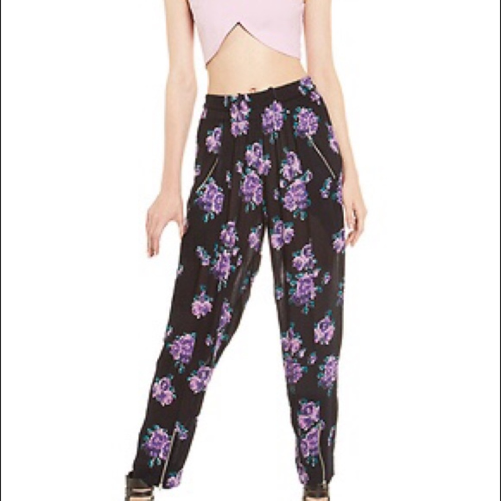 3/$30🌻Somedays Lovin Floral Pants